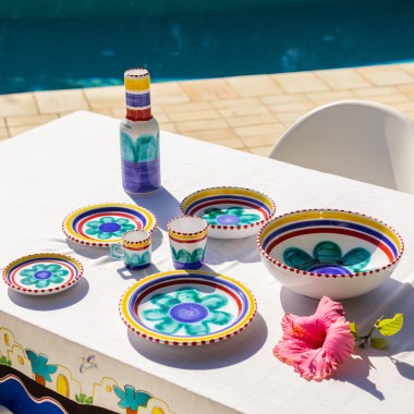 Bottiglia dipinta a mano Alicudi ceramiche artigianali siciliane De Simone mise en place Bottiglia dipinta a mano Alicudi ceramiche artigianali siciliane De Simone mise en place